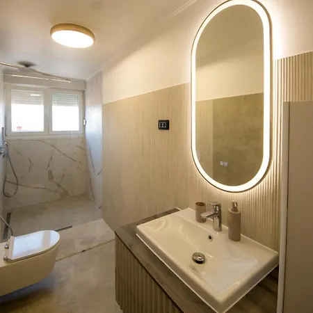 Luxzen Appartement *